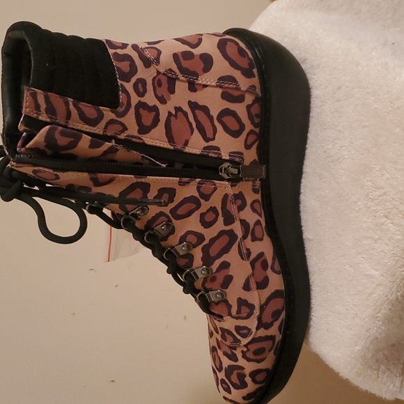 Kenneth Cole Waterproof Rhyme Hiker - Picture 11 of 12